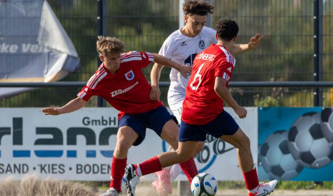 B1 siegt im Elfmeterschießen und steht im Halbfinale