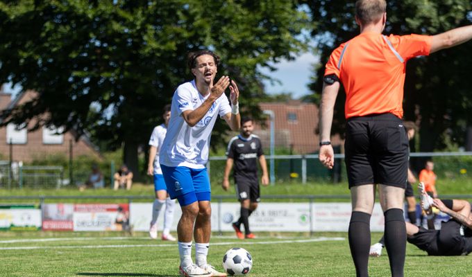 Kampfgeist trotz Unterzahl: SSVg erkämpft 1:1 in Meerbusch