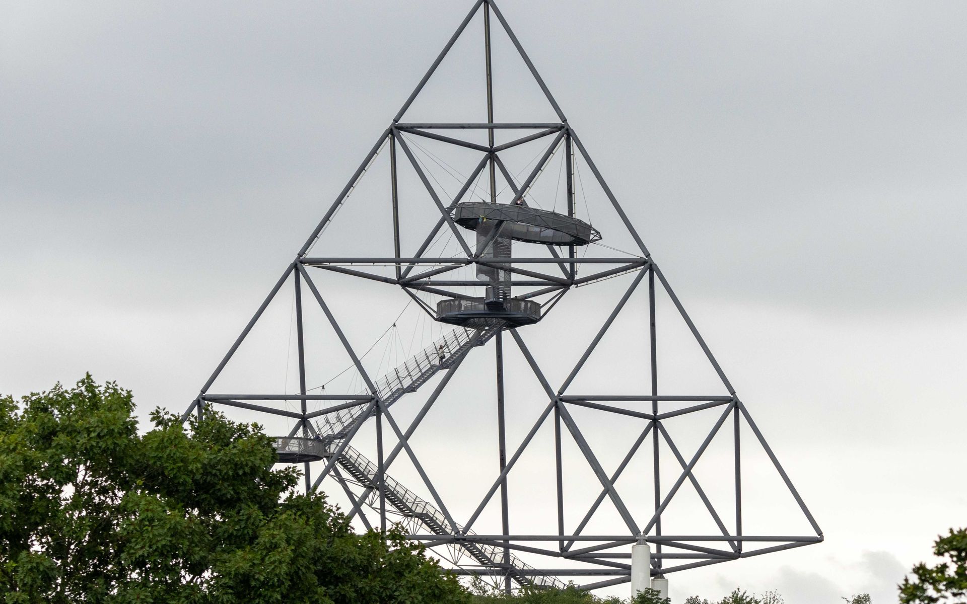 Im Schatten des Tetraeder - Damen zu Gast in Bottrop