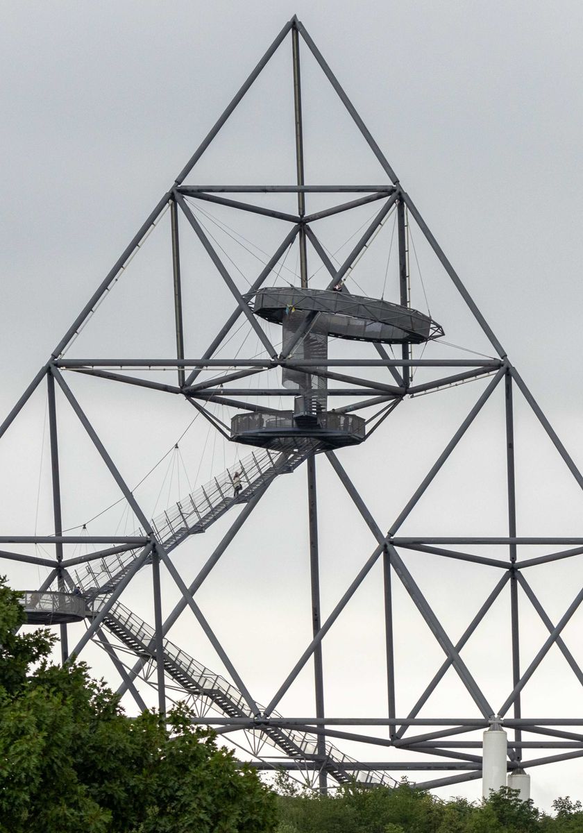 Im Schatten des Tetraeder - Damen zu Gast in Bottrop