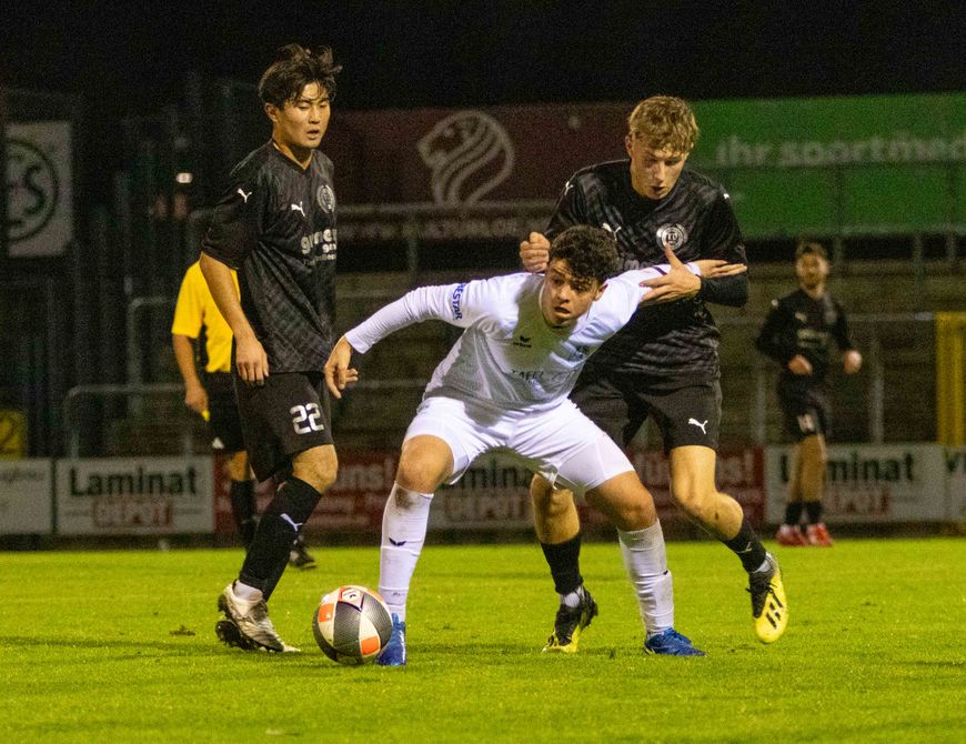 Derbysieg - Velbert ist und bleibt blau